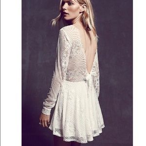 For love and lemons 🍋 Lolo lace dress
